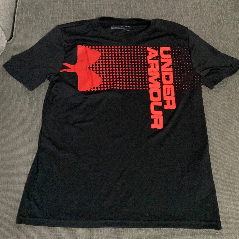 Boys Youth Xtra Large like new Under Armour Shirt